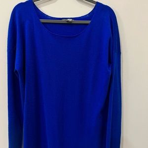 Vince royal blue lightweight cashmere sweater size medium